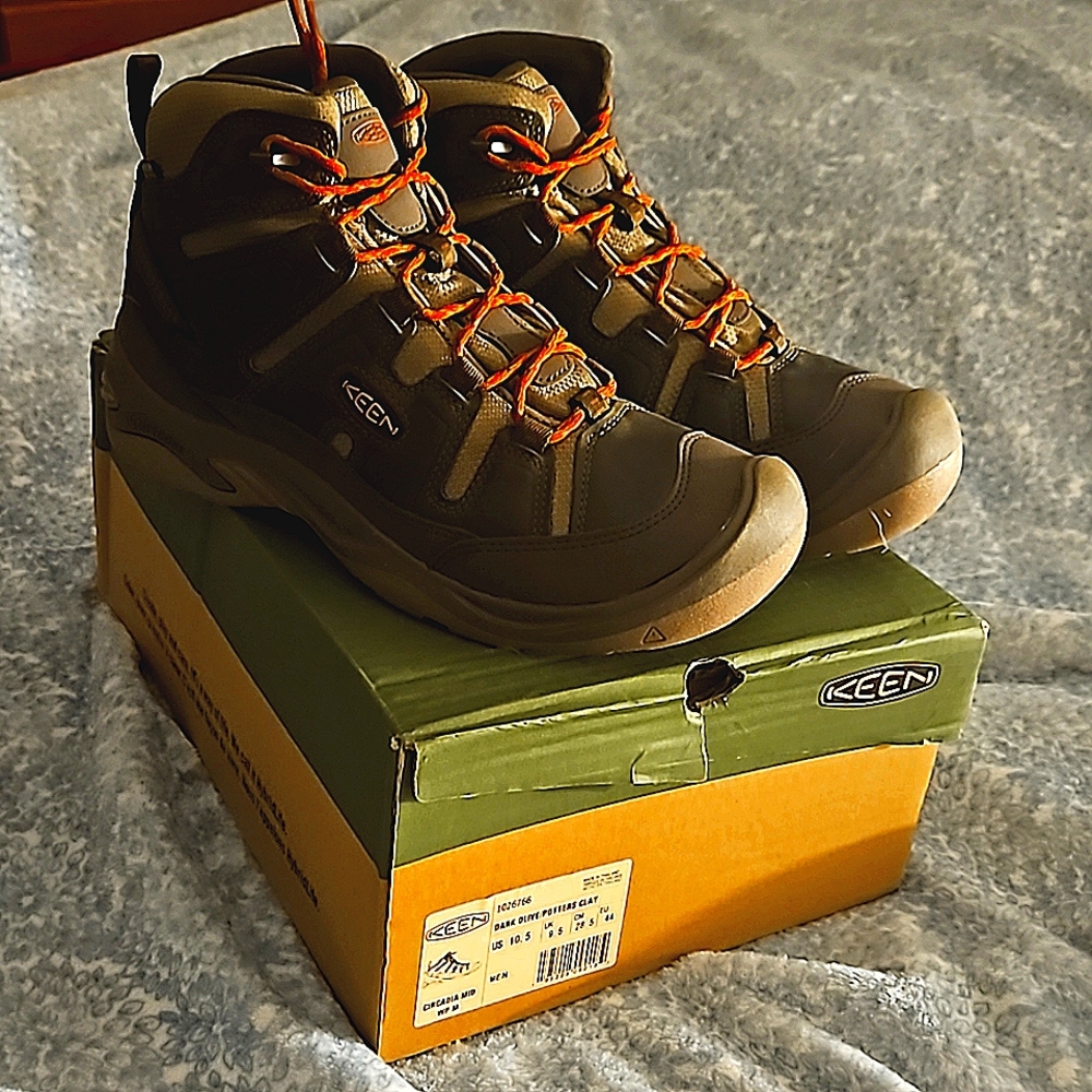 Keen Circrcadia mid Hiking shoe